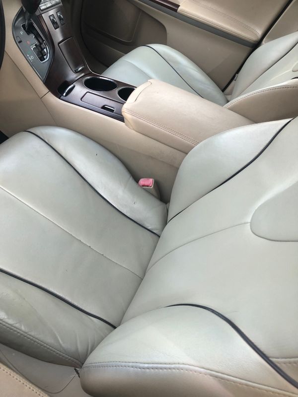Thumbnail 4 of 2011 Toyota Venza XLE